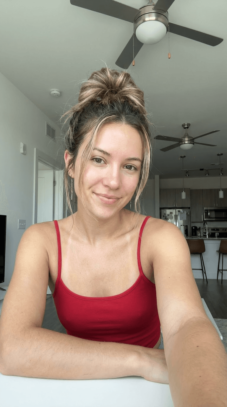 AI avatar: French woman in a cozy apartment, video ad example